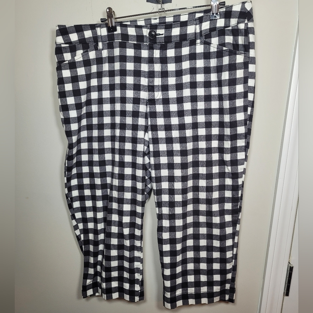 St John's Bay Checkered Black and White Capri sz 16